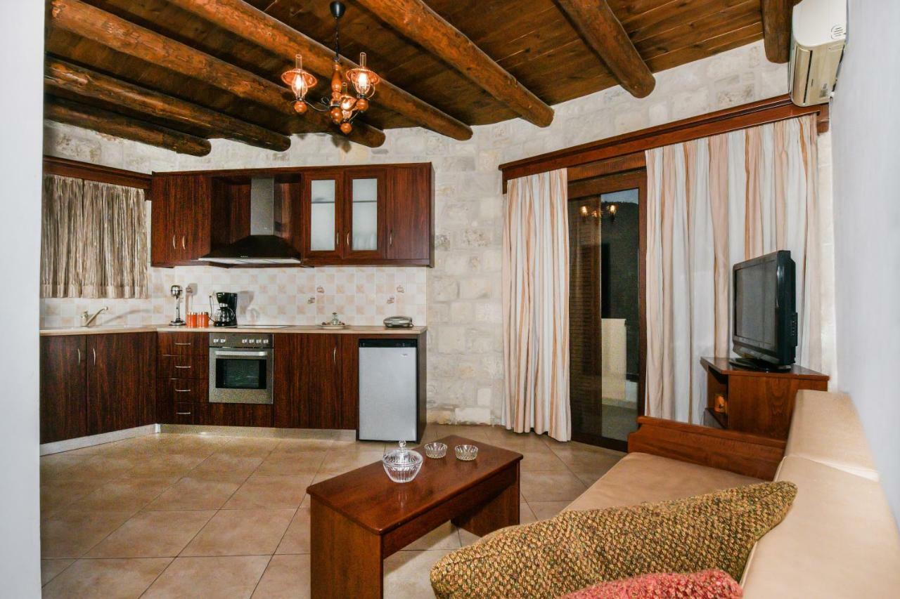 Ariadni Apartments Sfinarion Exterior photo