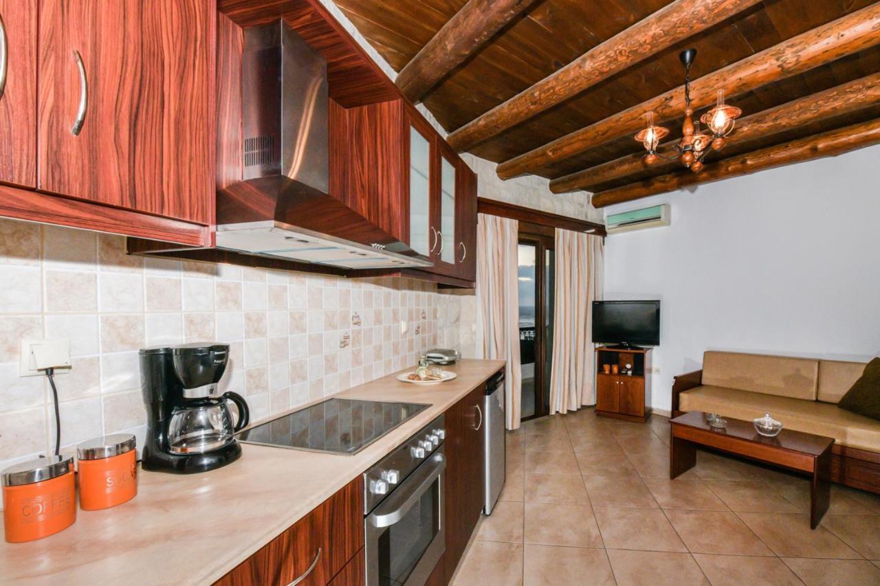 Ariadni Apartments Sfinarion Exterior photo